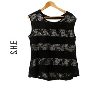 S.H.E Black Large Lace Sleeveless Tank Top